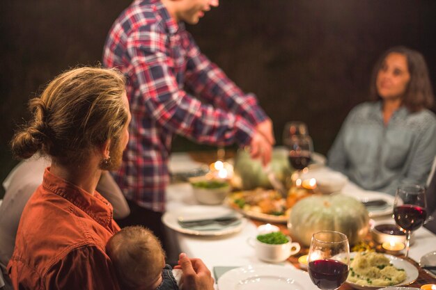 Jak stworzyć idealne miejsce do rodzinnych posiłków?