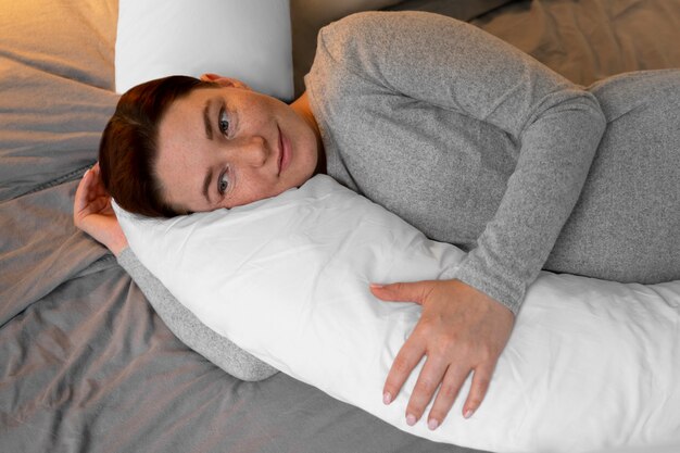 Jak wybrać idealną poduszkę dla zdrowego snu?