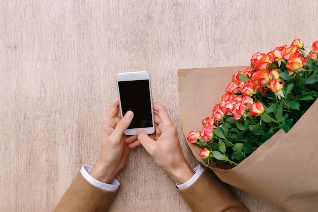 Jakie są korzyści zamawiania kwiatów online z dostawą prosto pod drzwi?
